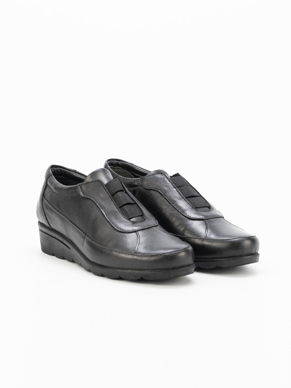 Sapatos cunha, cor preto, em pele, conforto