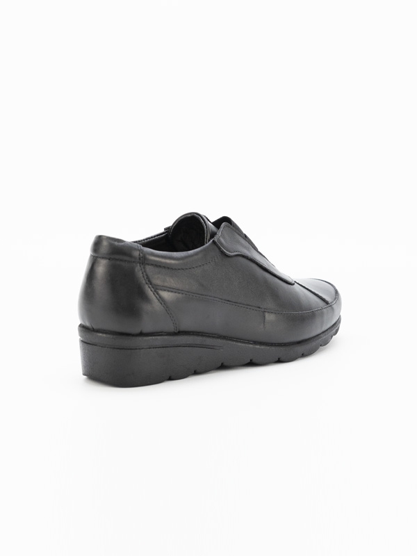 Sapatos cunha, cor preto, em pele, conforto