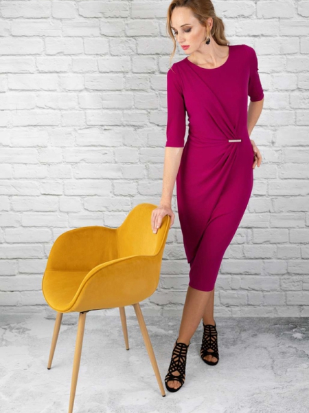 Vestido, apanhado de lado com aplicação prata, decote redondo