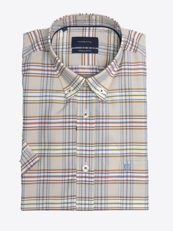 Camisa manga curta, em xadrez, bege, com bolso
