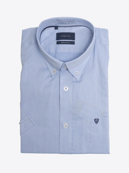 Camisa manga curta, tecido texturado, com bolso, cor azul claro