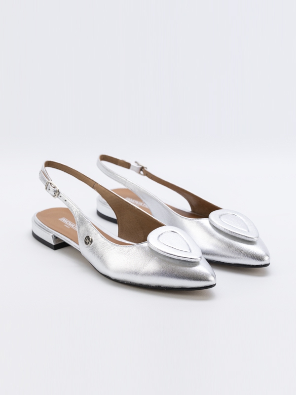 Sapatos pele, cor prata, pontiagudos, sola rasa