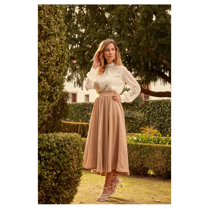 Blusa com aplica&ccedil;&atilde;o renda