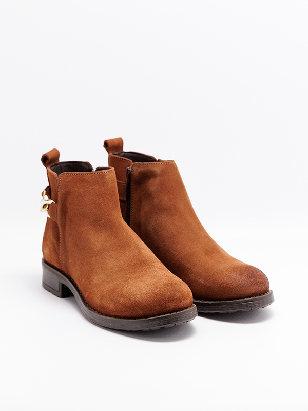 Botas senhora pele camurça, cano baixo, fecho interior, cor camel