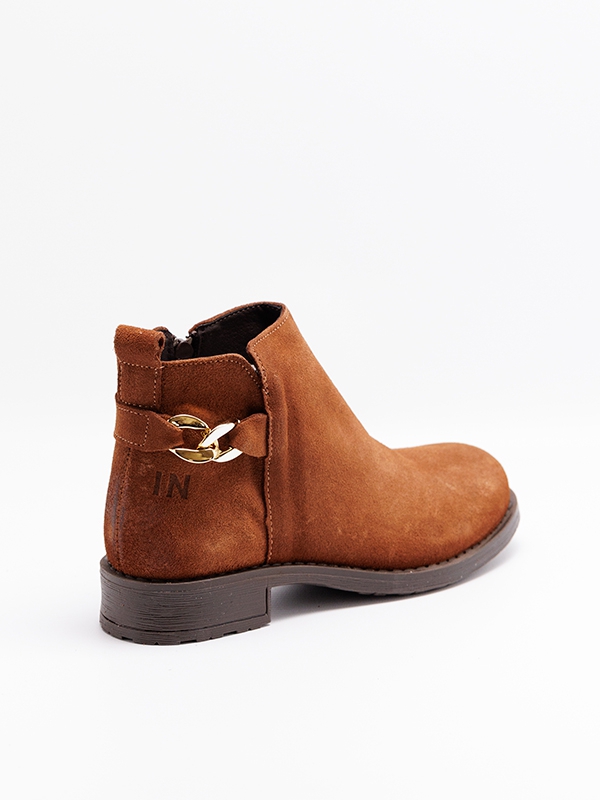 Botas senhora pele camurça, cano baixo, fecho interior, cor camel