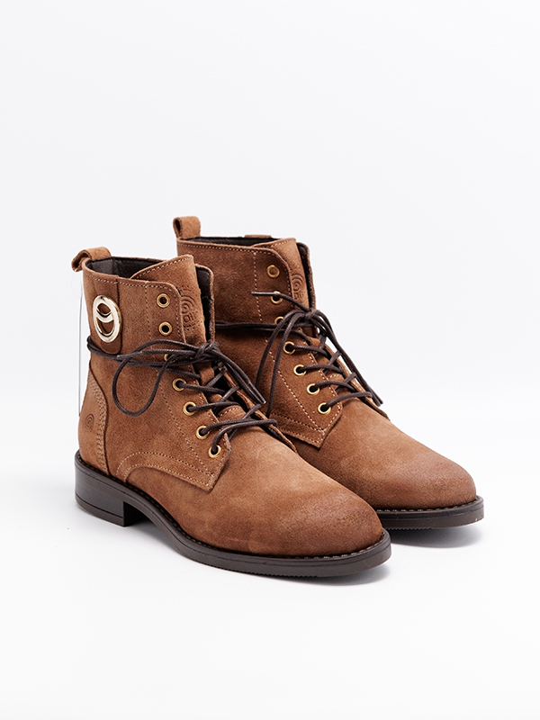 Botas senhora camurça na cor camel com atacadores, estilo militar