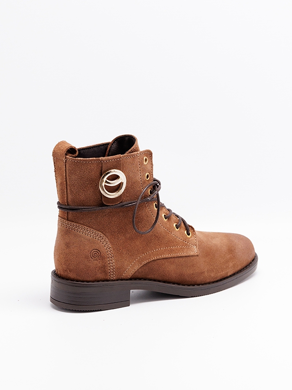 Botas senhora camurça na cor camel com atacadores, estilo militar