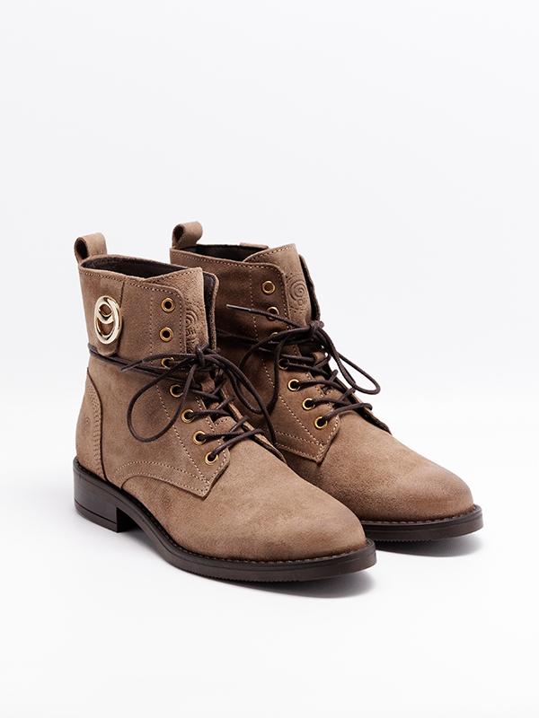 Botas senhora camurça na cor taupe com atacadores, estilo militar