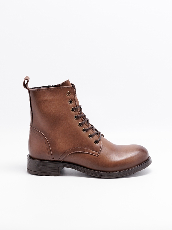 Botas senhora pele, cor castanho, com atacadores e fecho