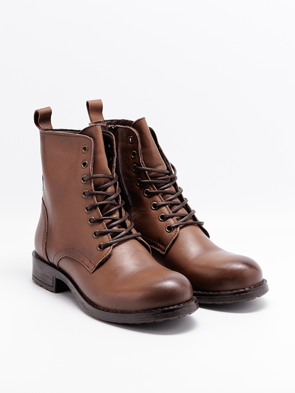 Botas senhora pele, cor castanho, com atacadores e fecho
