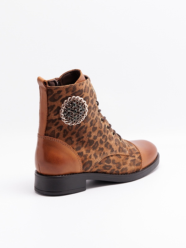 Botas senhora pele, print animal, cor camel, atacadores e fecho