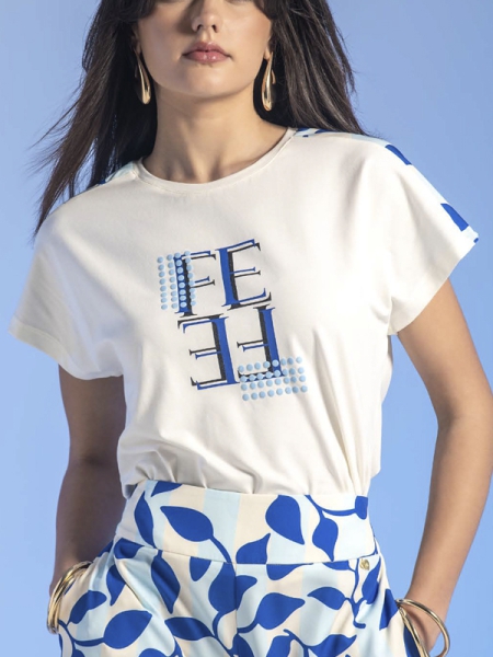 T-shirt, decote redondo, manga curta, marca Fé, bege com azul