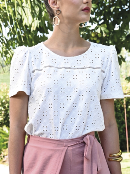 T-shirt bordada, manga curta, decote redondo, marca Quadrelli