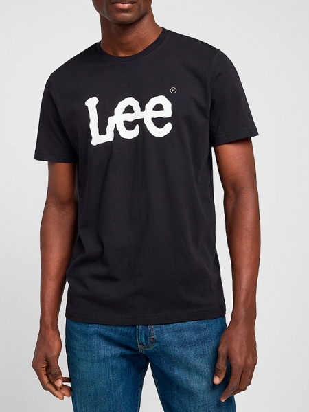 T-shirt, cor preto, marca Lee, letras grandes, manga curta