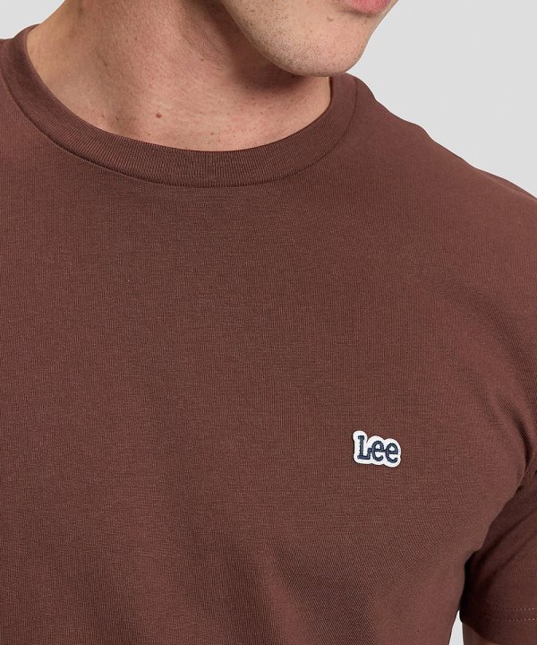 T-Shirt Homem Lee, Logotipo Pequeno no Lado, Decote Redondo, Cor Chocolate