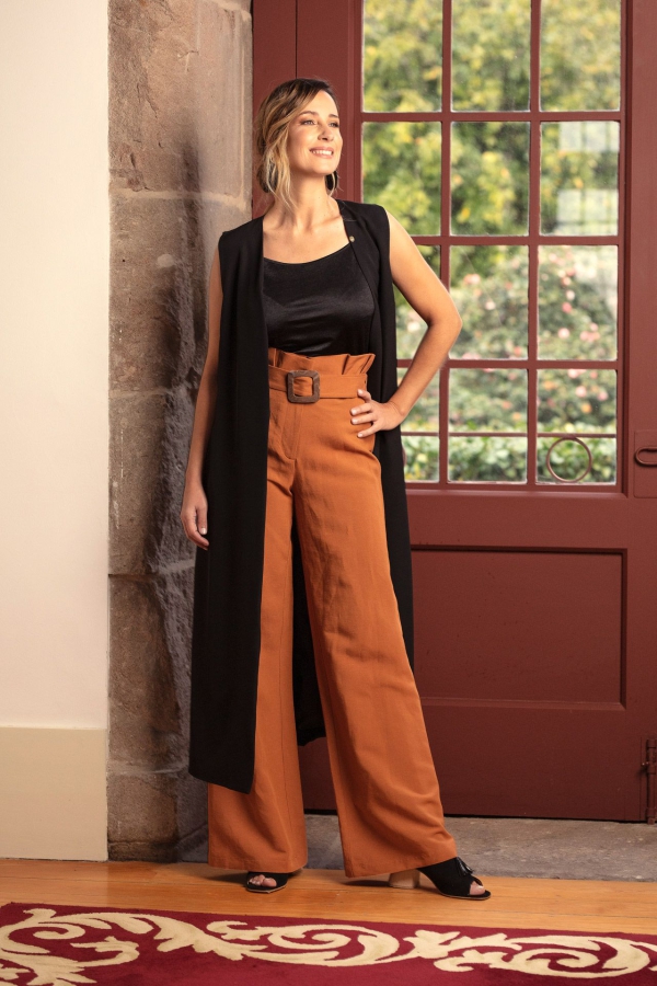 Calça Mulher Pantalona Linho com Fivela na Cor Preto e na Cor Telha
